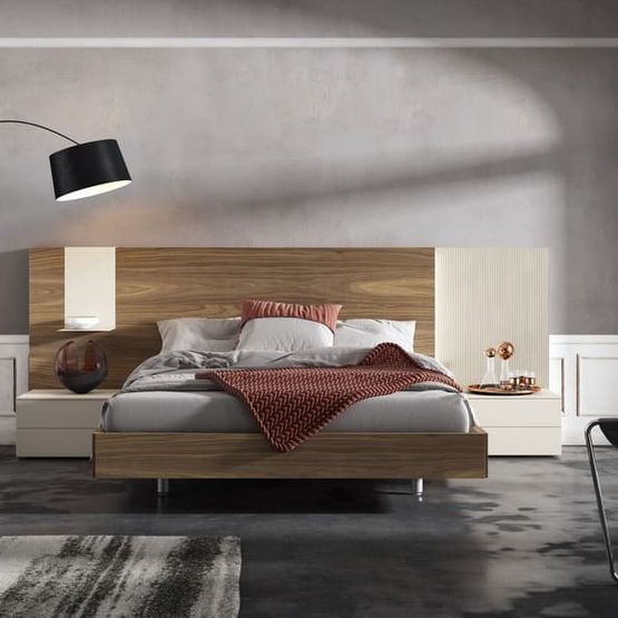 Robeyan Interiorismo dormitorio con cama doble y lampara